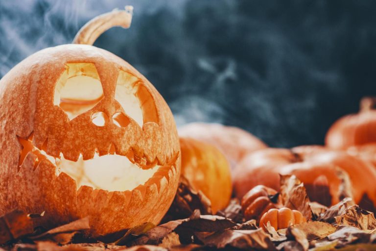 Safe Halloween Activities for Seniors: Enjoy the Spooky Season